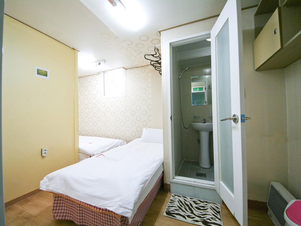 Guesthouse Myeongdong Seúl Habitación foto
